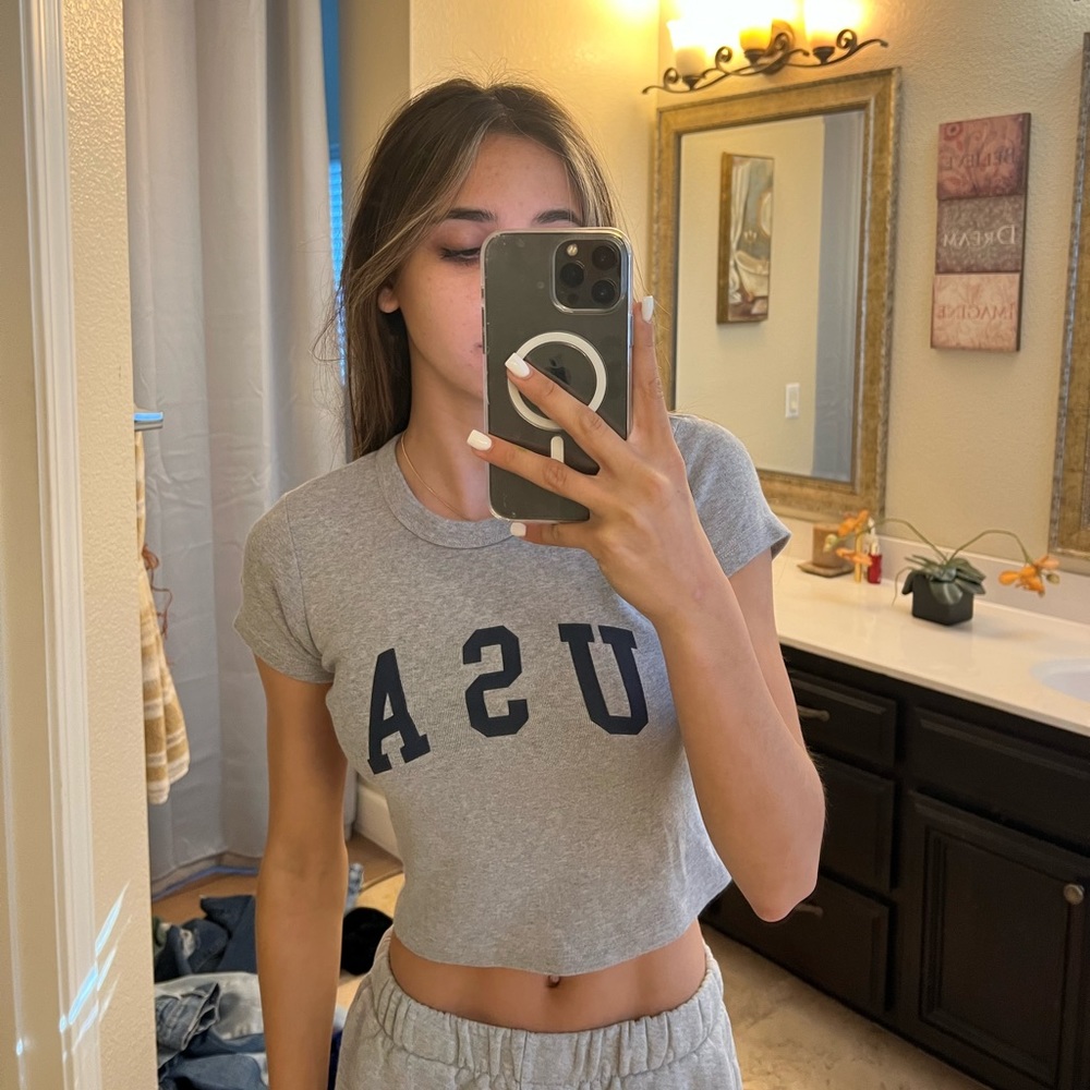 Brandy Melville USA crop Tee